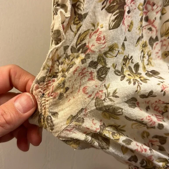 Motherhood Maternity Cotton Top. Size Med. Cream/Link Floral Short Sleeve - Picture 9 of 12